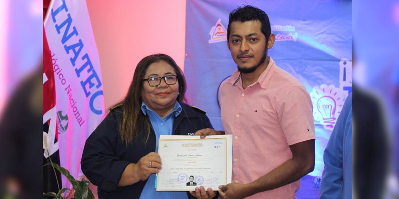 Graduación en el Centro Tecnológico Comandante Camilo Ortega: 450 jóvenes verán sus metas cumplidas este año