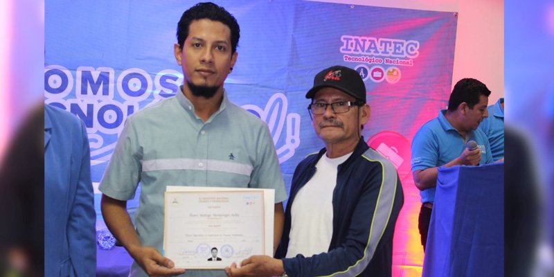 Graduación en el Centro Tecnológico Comandante Camilo Ortega: 450 jóvenes verán sus metas cumplidas este año
