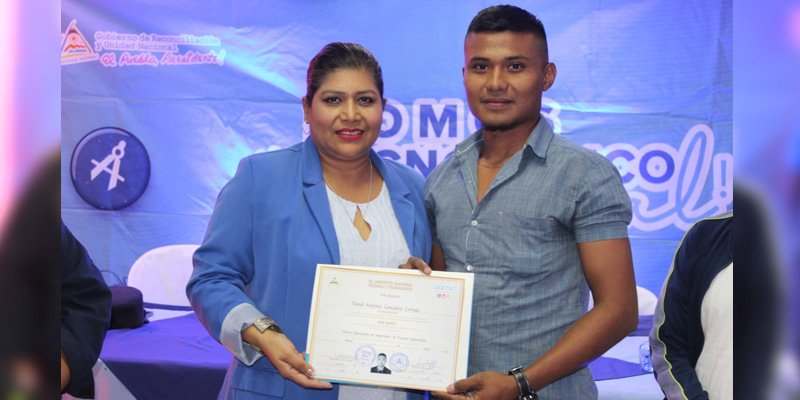 Graduación en el Centro Tecnológico Comandante Camilo Ortega: 450 jóvenes verán sus metas cumplidas este año
