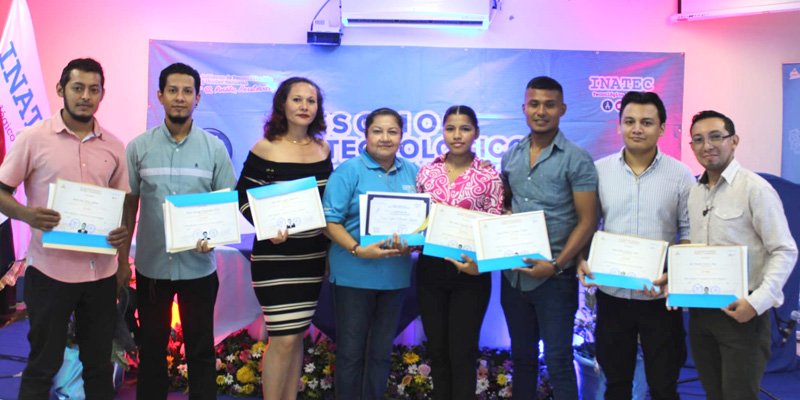 Graduación en el Centro Tecnológico Comandante Camilo Ortega: 450 jóvenes verán sus metas cumplidas este año