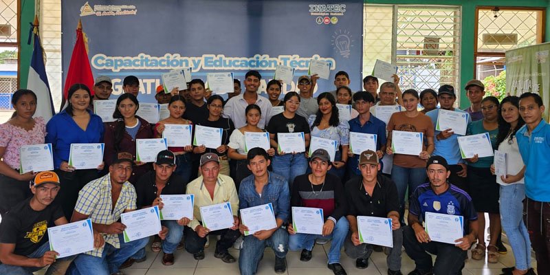 Jóvenes del campo se certifican en Inseminación Artificial y Nutrición Animal en Nueva Guinea