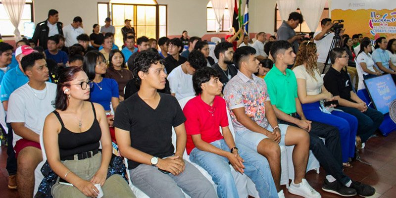 Juventud creativa en Masaya: Conferencia de Emprendimiento Disruptivo rumbo a Hackathon Nicaragua 2025