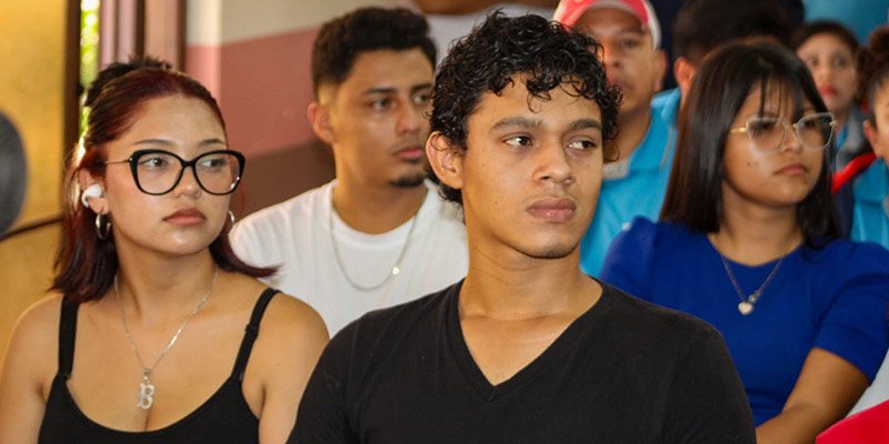 Juventud creativa en Masaya: Conferencia de Emprendimiento Disruptivo rumbo a Hackathon Nicaragua 2025