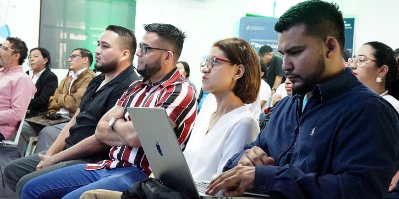 Internet Seguro: Una prioridad de la Estrategia Nacional de Educación Bendiciones y Victorias