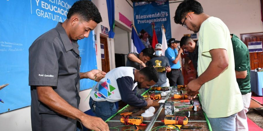 Estudiantes de Energía Renovable demuestran sus aprendizajes en Concurso de Conmutados y Arranque