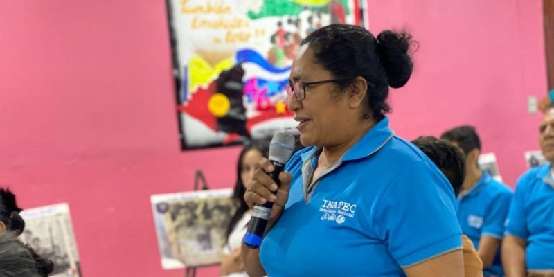 Conversatorio rinde homenaje al legado histórico de la Cruzada Nacional de Alfabetización