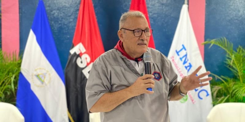 Conversatorio rinde homenaje al legado histórico de la Cruzada Nacional de Alfabetización