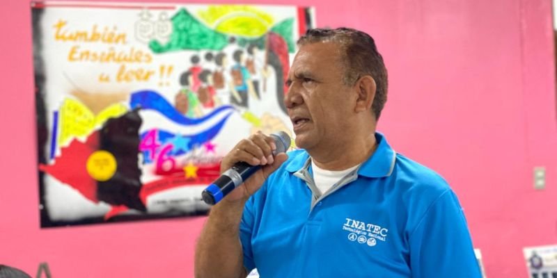 Conversatorio rinde homenaje al legado histórico de la Cruzada Nacional de Alfabetización