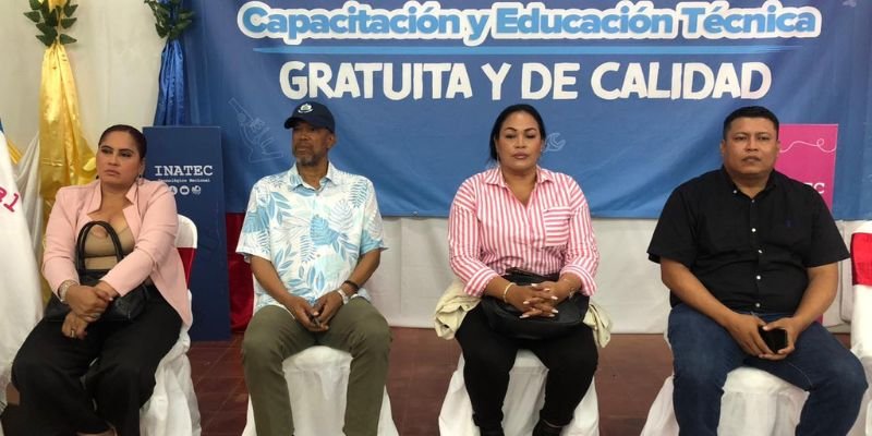 Conversatorio en Bluefields fortalece identidad cultural en estudiantes técnicos