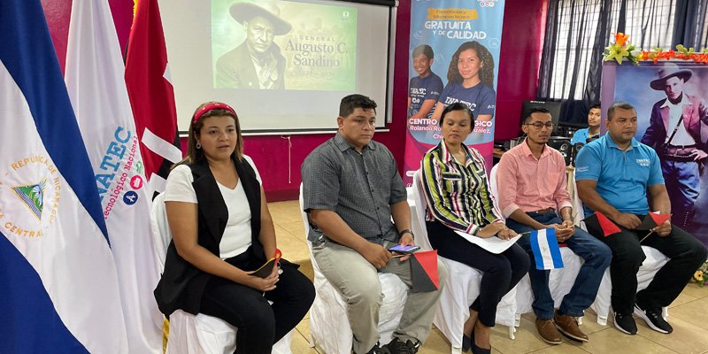 Estudiantes de Chichigalpa honran al General Sandino en un Conversatorio