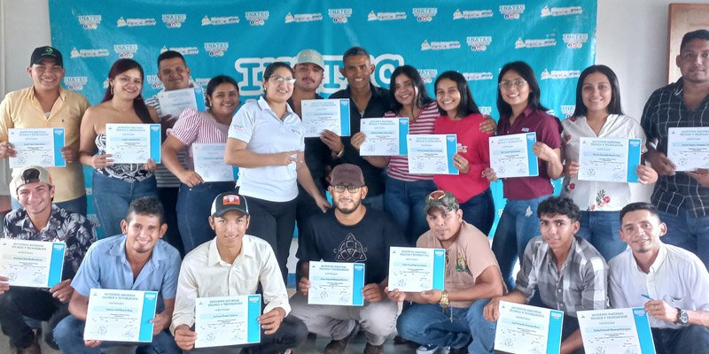 Jóvenes y productores de Nueva Guinea finalizan curso de Inseminación Artificial