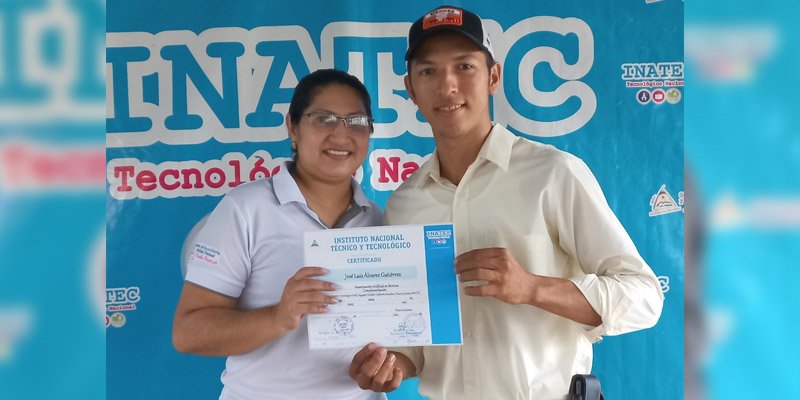 Jóvenes y productores de Nueva Guinea finalizan curso de Inseminación Artificial