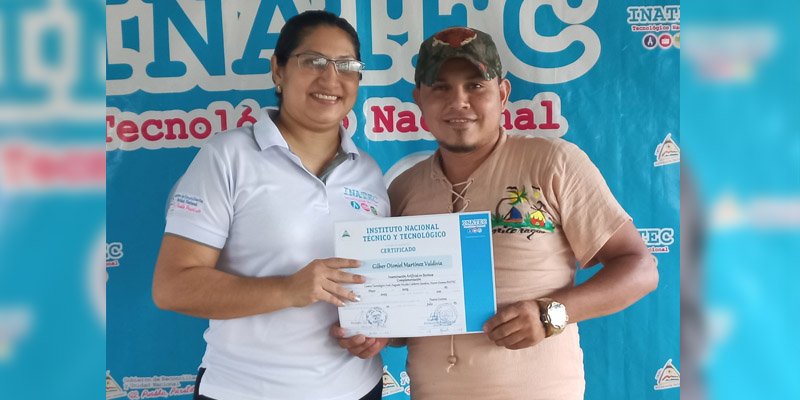 Jóvenes y productores de Nueva Guinea finalizan curso de Inseminación Artificial