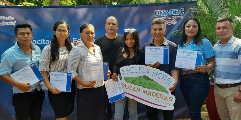 ¡Capacitados para emprender y prosperar! Entregan certificados a egresados de la Escuela Hotel Volcán Maderas