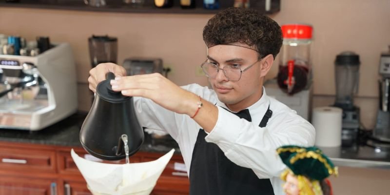 Futuros profesionales del barismo demuestran talento y creatividad en el Centro Tecnológico Nelly Flor De Pino