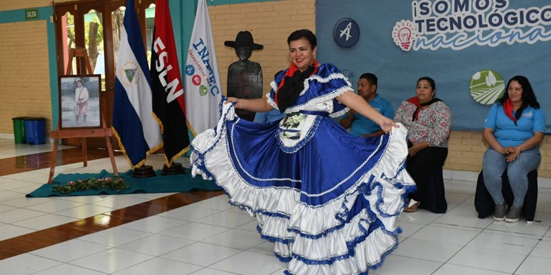 Centro Técnico Simón Bolívar celebra el "Día de la Dignidad Nacional" con festival y foro-debate