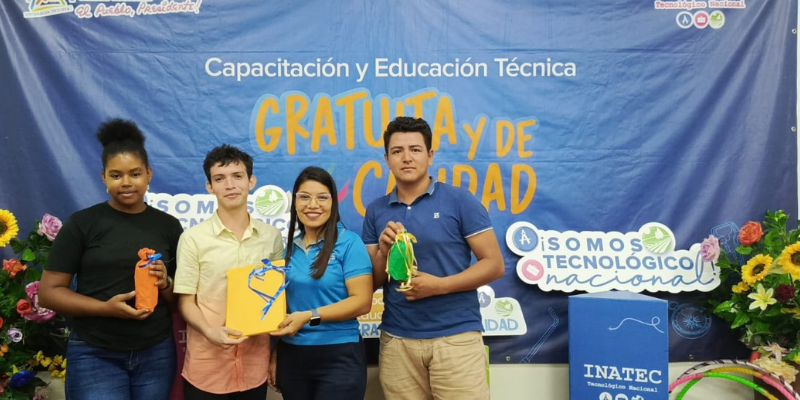 Entregan reconocimiento a estudiantes destacados del Centro Tecnológico de Bluefields