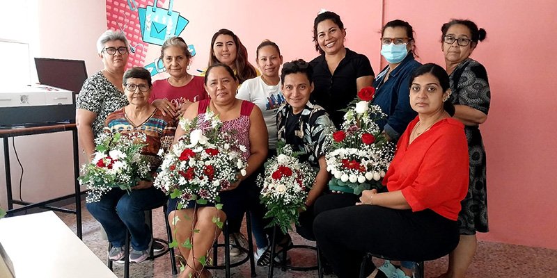 Manos creativas: Docente destacada del Centro Nieves Cajina inspiración de nuevas generaciones