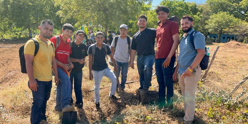 Con el modelo Aprender Haciendo: Estudiantes desarrollan sistemas de irrigación para la producción agrícola
