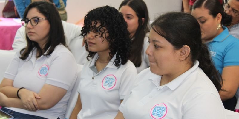 Educación Técnica con Rostro de Mujer