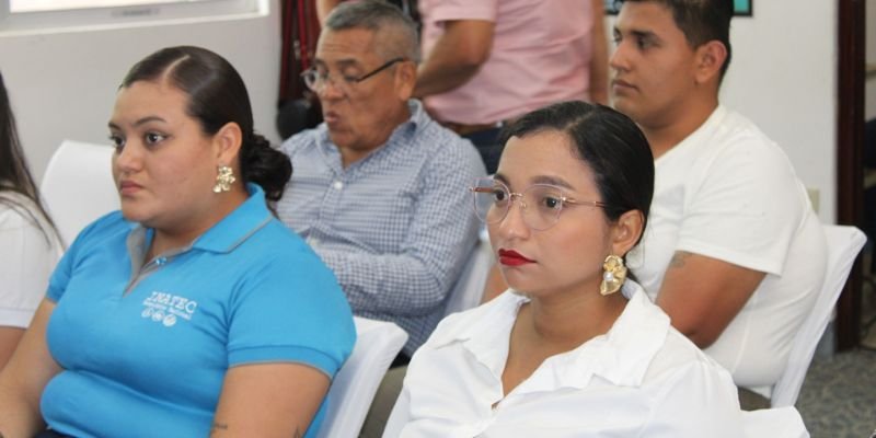 Educación Técnica con Rostro de Mujer