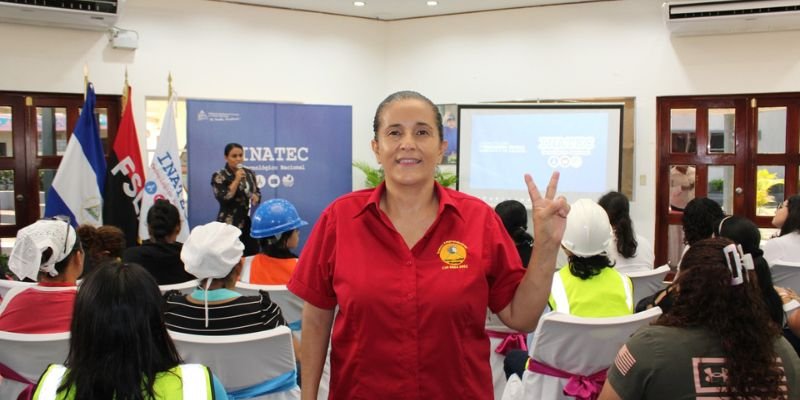 Educación técnica y emprendimiento femenino brillan en el Encuentro “Mujeres, Patria y Revolución”
