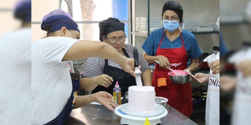 Educación Técnica con Rostro de Mujer