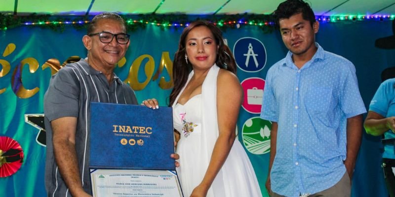 152 nuevos profesionales técnicos se gradúan en el Centro Tecnológico Pedro Arauz Palacios de Granada