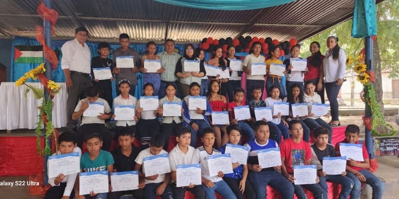 Estudiantes de Secundaria de Santa Cruz en Jalapa se certifican