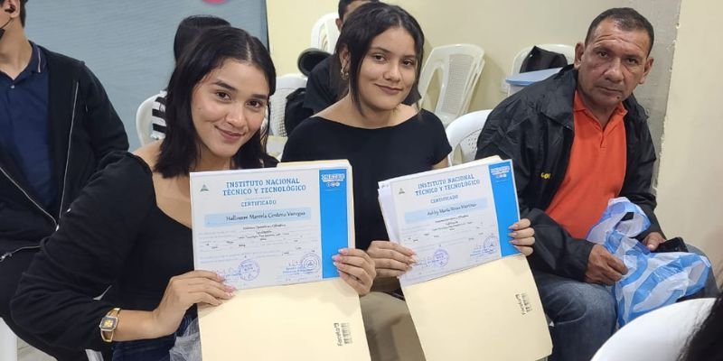Celebran entrega de certificados en el  Centro Tecnológico Pepe Escudero, León