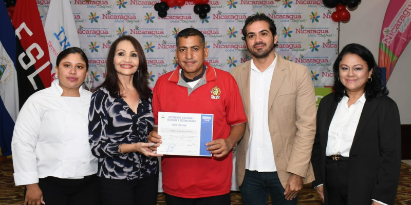 Entrega de certificados a prestadores de servicios del sector turístico