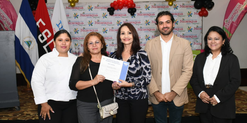 Entrega de certificados a prestadores de servicios del sector turístico
