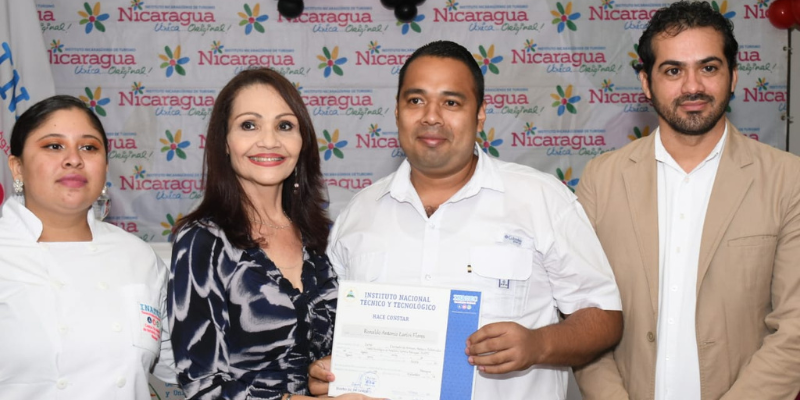 Entrega de certificados a prestadores de servicios del sector turístico