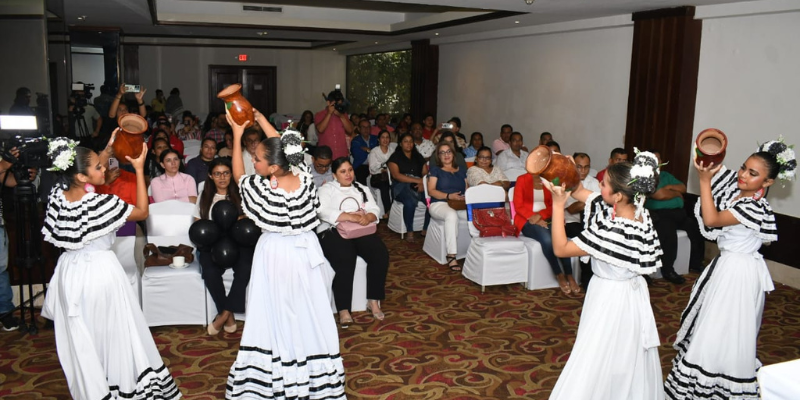 Entrega de certificados a prestadores de servicios del sector turístico