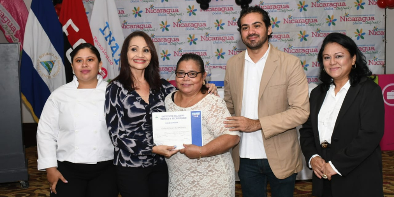 Entrega de certificados a prestadores de servicios del sector turístico