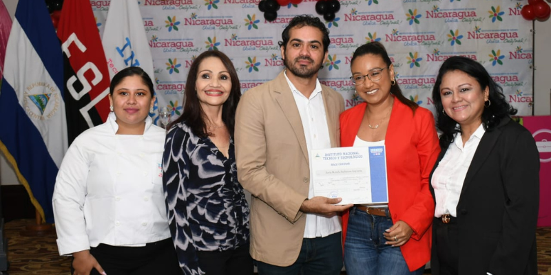 Entrega de certificados a prestadores de servicios del sector turístico