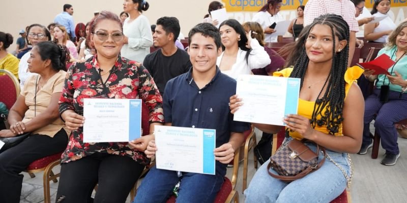Centro Tecnológico “Nelly Flor de Pino” celebra su segundo aniversario con la entrega de 80 certificados en gastronomía nicaragüense