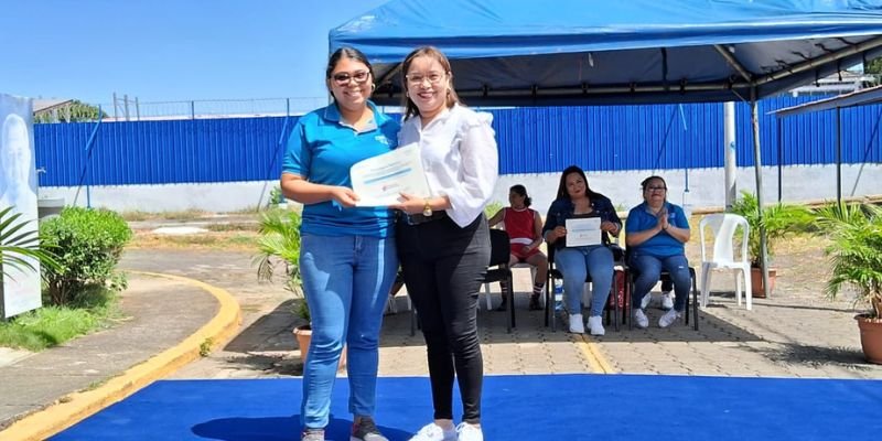 Reconocimientos a mujeres destacadas en la educación técnica