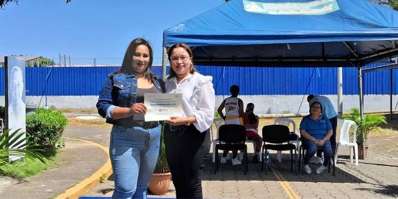 Reconocimientos a mujeres destacadas en la educación técnica