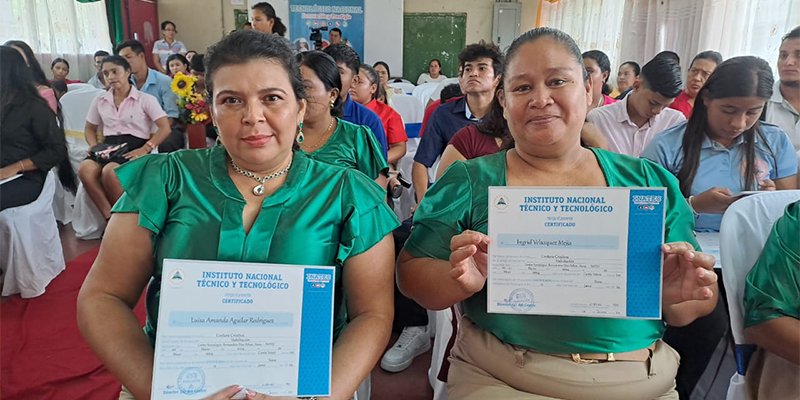 Protagonistas de Siuna reciben certificados