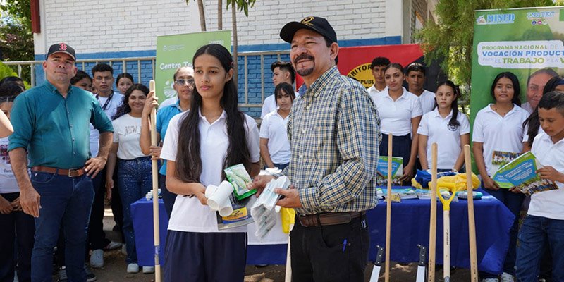 De las aulas al campo: jóvenes de San Francisco Libre aprenden a producir su propio futuro