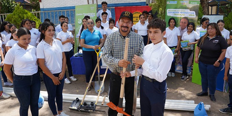 De las aulas al campo: jóvenes de San Francisco Libre aprenden a producir su propio futuro