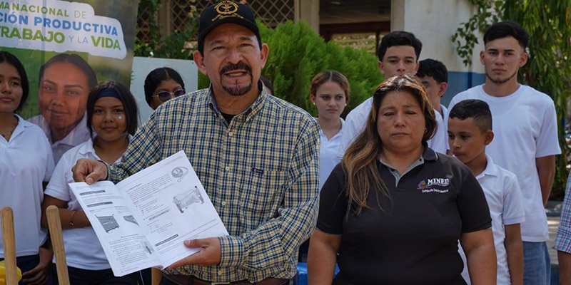 De las aulas al campo: jóvenes de San Francisco Libre aprenden a producir su propio futuro