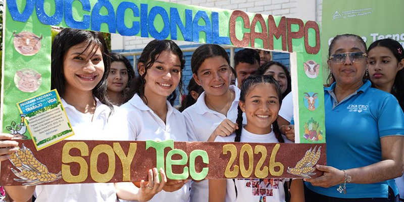 De las aulas al campo: jóvenes de San Francisco Libre aprenden a producir su propio futuro