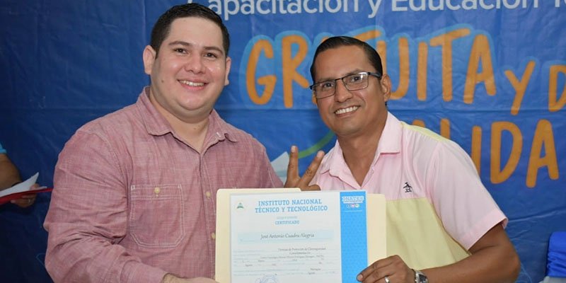 Centro Tecnológico Manuel Olivares Celebra Promoción de 31 Estudiantes del Curso Especializado en Ciberseguridad