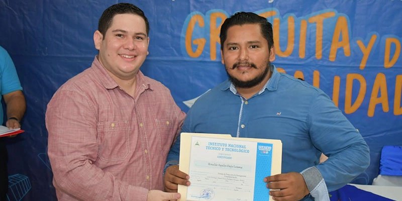 Centro Tecnológico Manuel Olivares Celebra Promoción de 31 Estudiantes del Curso Especializado en Ciberseguridad