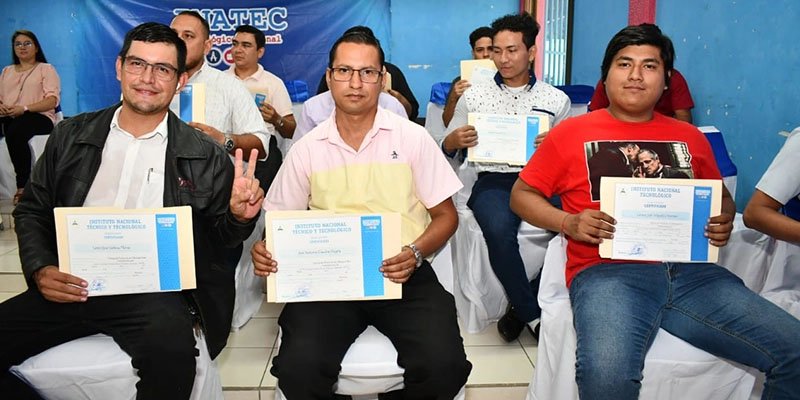 Centro Tecnológico Manuel Olivares Celebra Promoción de 31 Estudiantes del Curso Especializado en Ciberseguridad