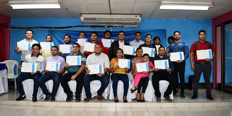 Centro Tecnológico Manuel Olivares Celebra Promoción de 31 Estudiantes del Curso Especializado en Ciberseguridad