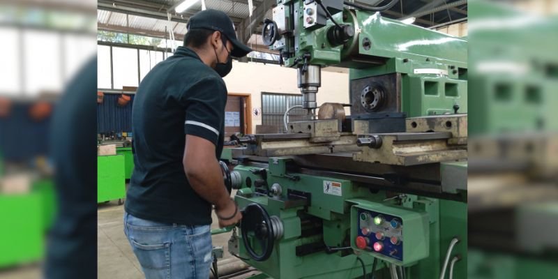 Estudiantes del Centro Tecnológico Ernst Thalmann realizan demostraciones de sus habilidades y competencias