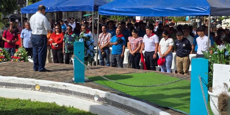 Estudiantes Técnicos de León honran el legado de Juan de Dios Muñoz Reyes con arte, memoria y compromiso educativo